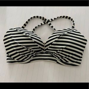 38D swim top black and white